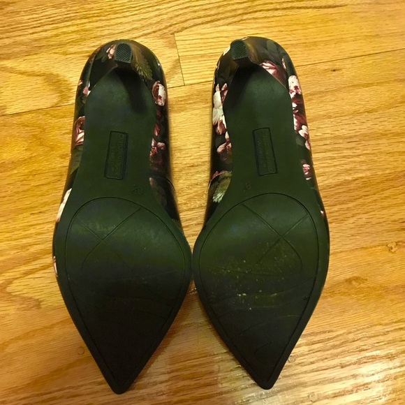 Christian Siriano Pointed Toe Pumps - Picture 5 of 5